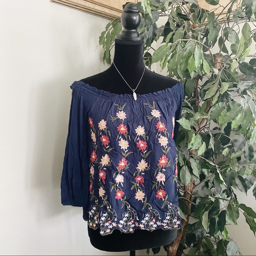 BRAND NEW NWT Lucky Brand Embroidered Shou…